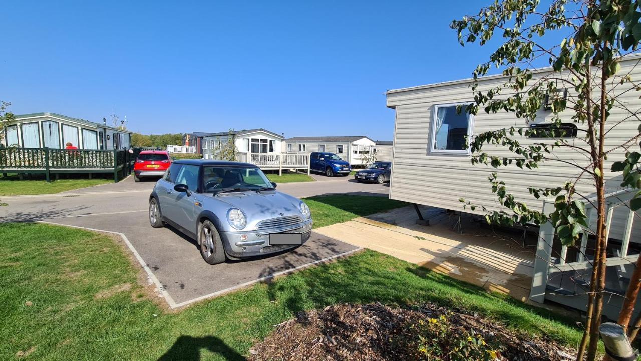 Luxury 2019 8 Berth Caravan With Hot Tub @ Tattershall Lakes Exterior foto