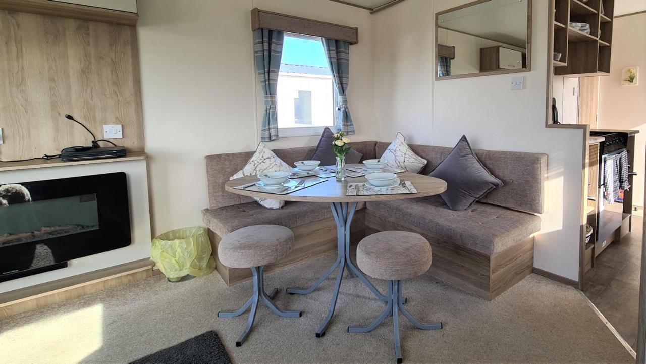 Luxury 2019 8 Berth Caravan With Hot Tub @ Tattershall Lakes Exterior foto
